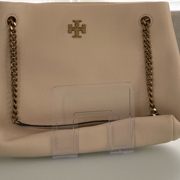 Tory Burch Cream Shoulder Bag with Gold Chain